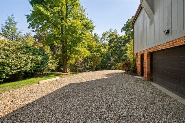 2272 Morrow Road, Upper St Clair, PA 15241