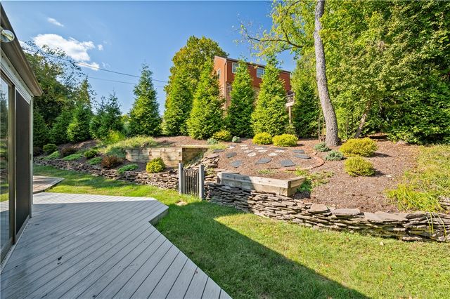 2272 Morrow Road, Upper St Clair, PA 15241