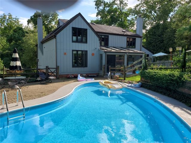 2272 Morrow Road, Upper St Clair, PA 15241