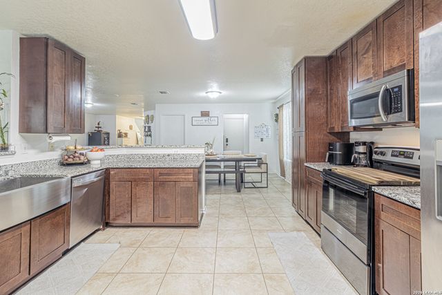 7419 MONETS GDN, San Antonio, TX 78218