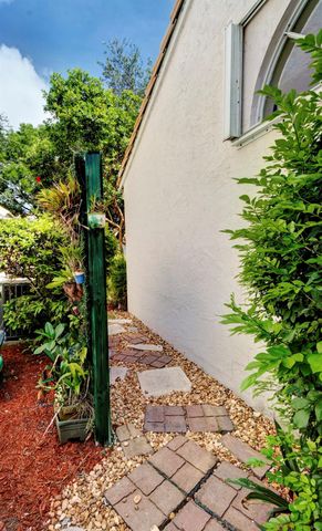 3841 Jasmine Ln, Coral Springs, FL 33065