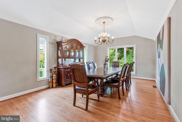1102 CLOVER DR, Mclean, VA 22101