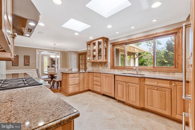 1102 CLOVER DR, Mclean, VA 22101