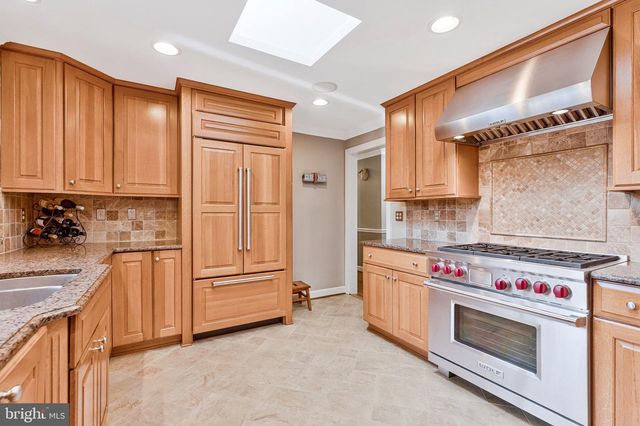 1102 CLOVER DR, Mclean, VA 22101