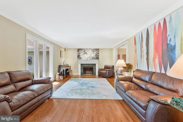 1102 CLOVER DR, Mclean, VA 22101
