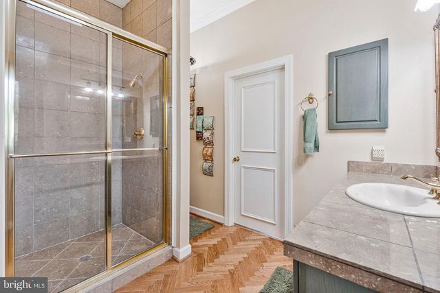 1102 CLOVER DR, Mclean, VA 22101