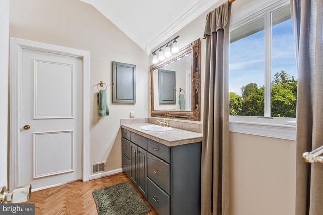 1102 CLOVER DR, Mclean, VA 22101