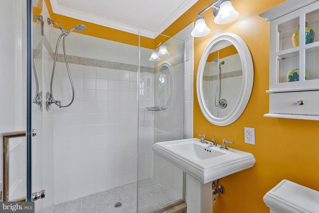 1102 CLOVER DR, Mclean, VA 22101
