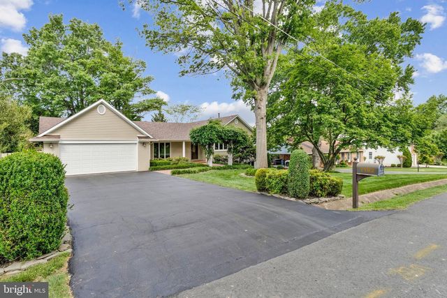 1102 CLOVER DR, Mclean, VA 22101
