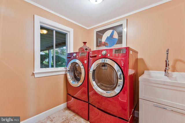 1102 CLOVER DR, Mclean, VA 22101