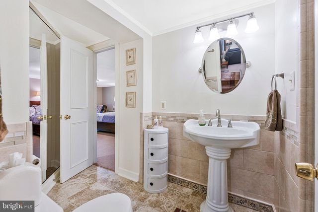 1102 CLOVER DR, Mclean, VA 22101
