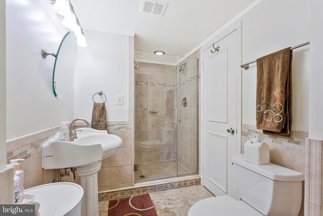 1102 CLOVER DR, Mclean, VA 22101