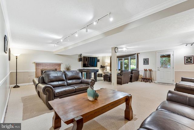 1102 CLOVER DR, Mclean, VA 22101