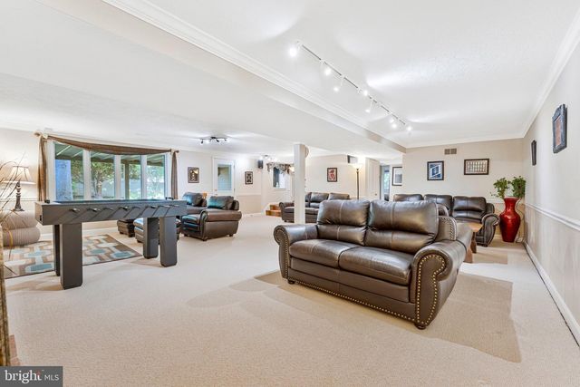 1102 CLOVER DR, Mclean, VA 22101