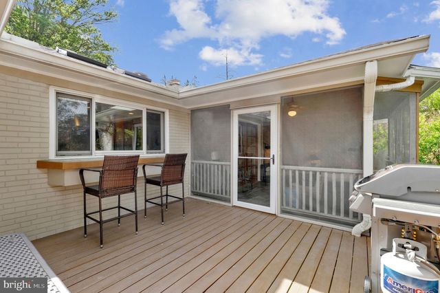 1102 CLOVER DR, Mclean, VA 22101