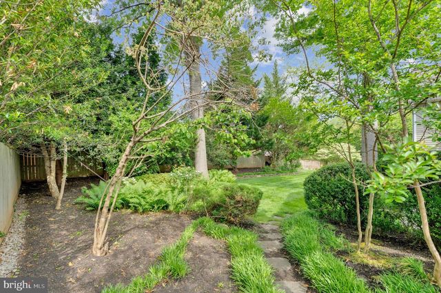1102 CLOVER DR, Mclean, VA 22101