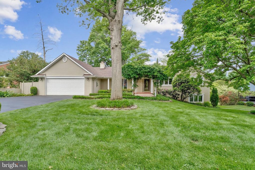 1102 CLOVER DR, Mclean, VA 22101