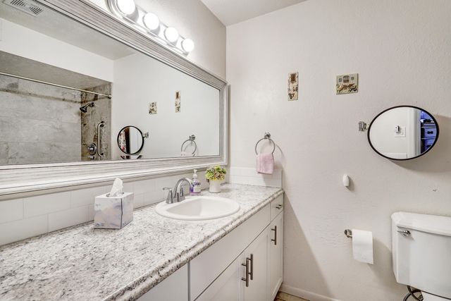 1303 Rio Rancho Drive SE D, Rio Rancho, NM 87124
