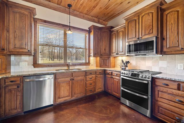 788 RS County Road 3500, Emory, TX 75440