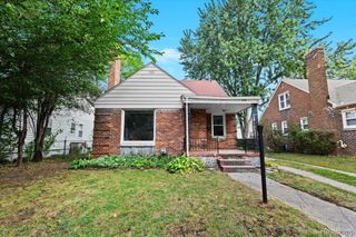 630 W Troy Street, Fenton, MI 48220