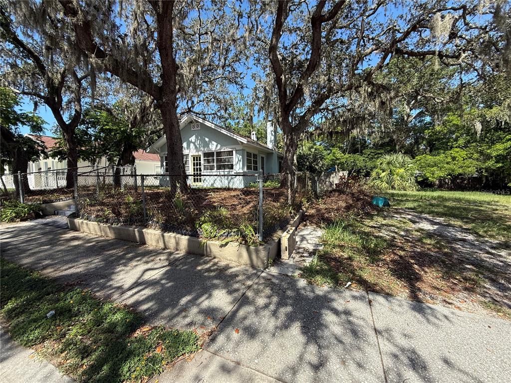 810 VIRGINIA AVENUE, Tarpon Springs, FL 34689