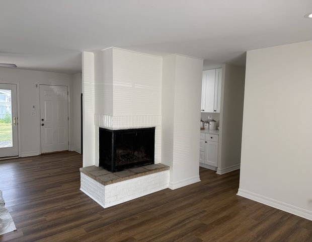 3420 Greenbriar Drive, Glenview, IL 60025