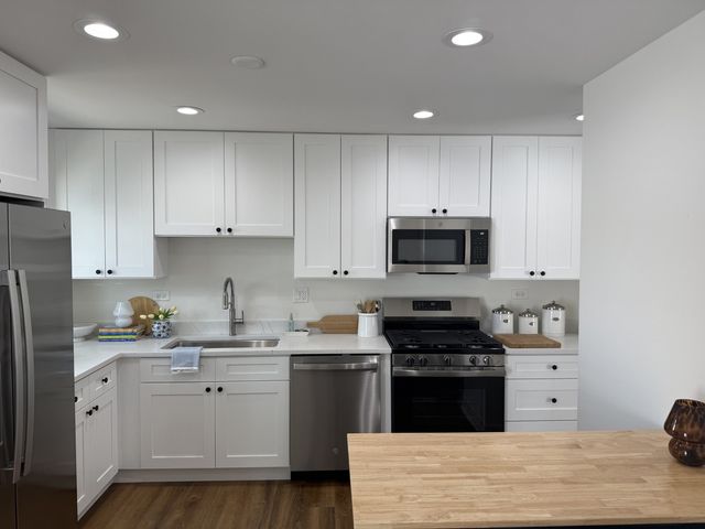 3420 Greenbriar Drive, Glenview, IL 60025