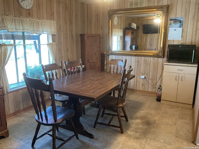 110 RENFRO, Devine, TX 78016