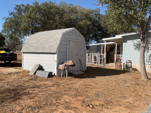 110 RENFRO, Devine, TX 78016