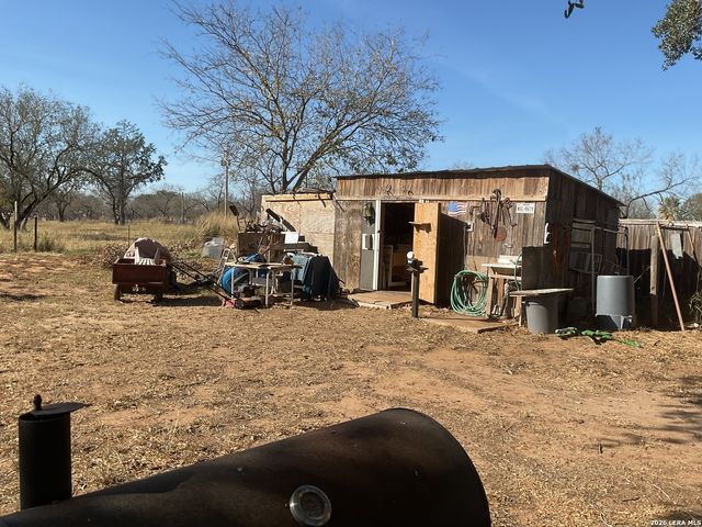110 RENFRO, Devine, TX 78016