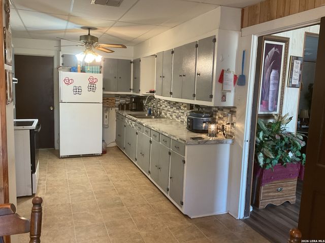 110 RENFRO, Devine, TX 78016