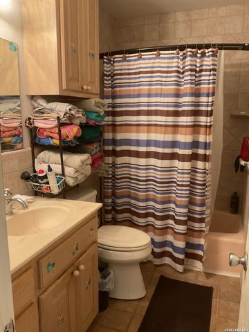 110 RENFRO, Devine, TX 78016