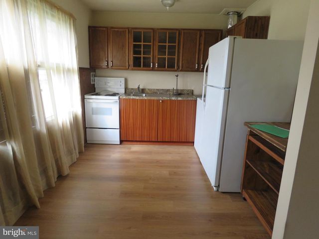 35 PARKSIDE CIR, Levittown, PA 19056