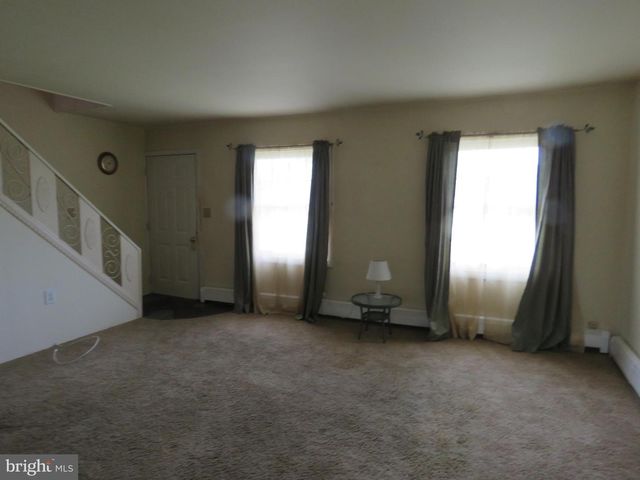 35 PARKSIDE CIR, Levittown, PA 19056