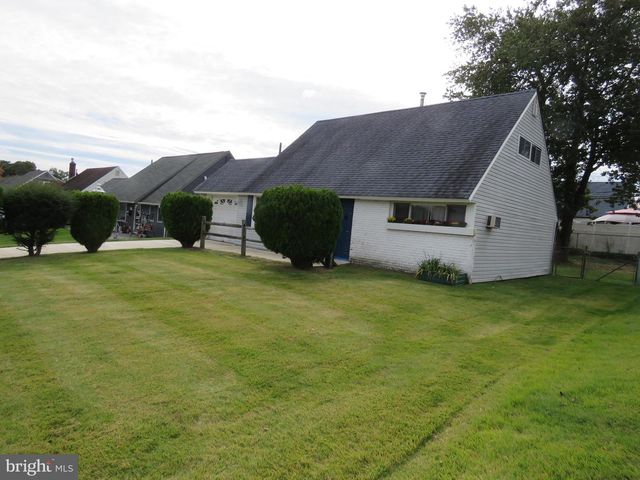 35 PARKSIDE CIR, Levittown, PA 19056