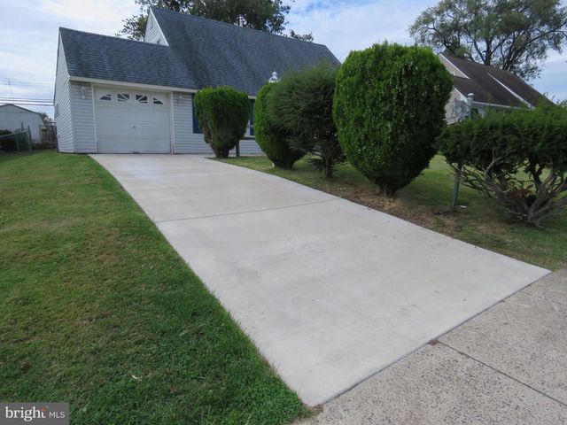 35 PARKSIDE CIR, Levittown, PA 19056