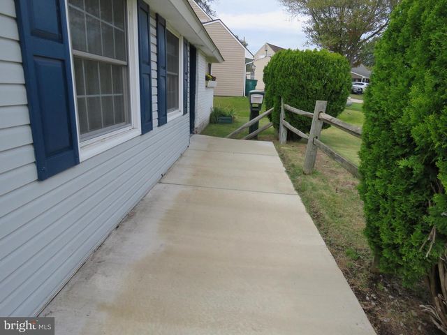 35 PARKSIDE CIR, Levittown, PA 19056