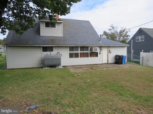 35 PARKSIDE CIR, Levittown, PA 19056