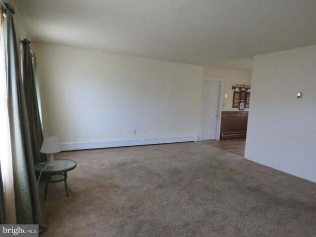 35 PARKSIDE CIR, Levittown, PA 19056