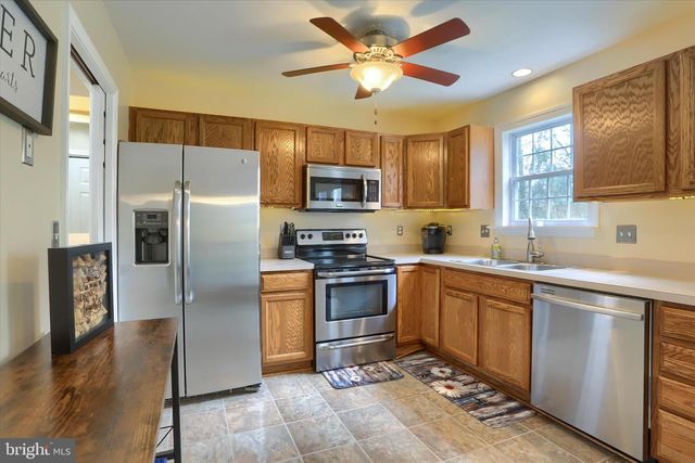 6312 DARLINGTON DR, Harrisburg, PA 17112