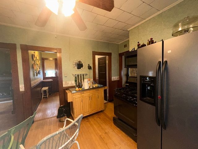 15 Crowley St, Lowell, MA 01852