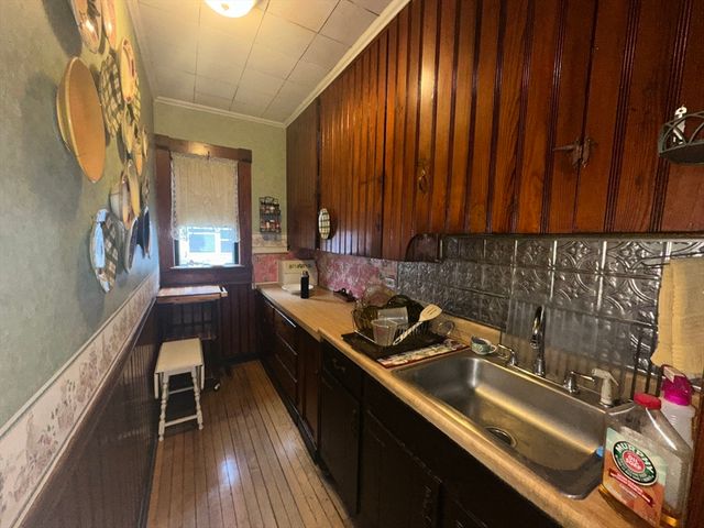 15 Crowley St, Lowell, MA 01852