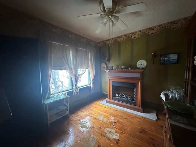 15 Crowley St, Lowell, MA 01852