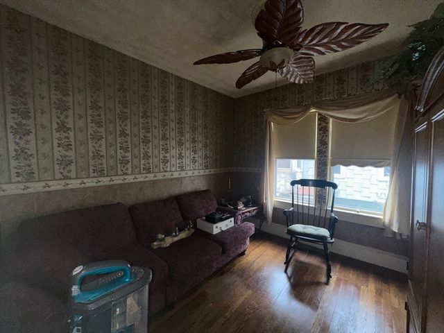 15 Crowley St, Lowell, MA 01852