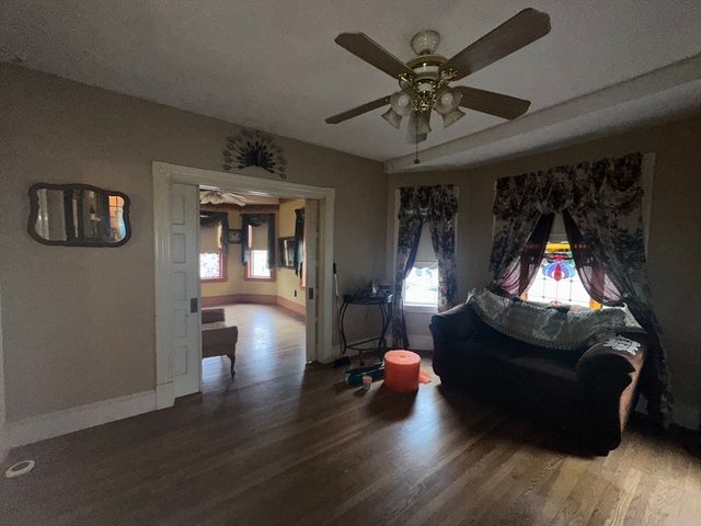 15 Crowley St, Lowell, MA 01852