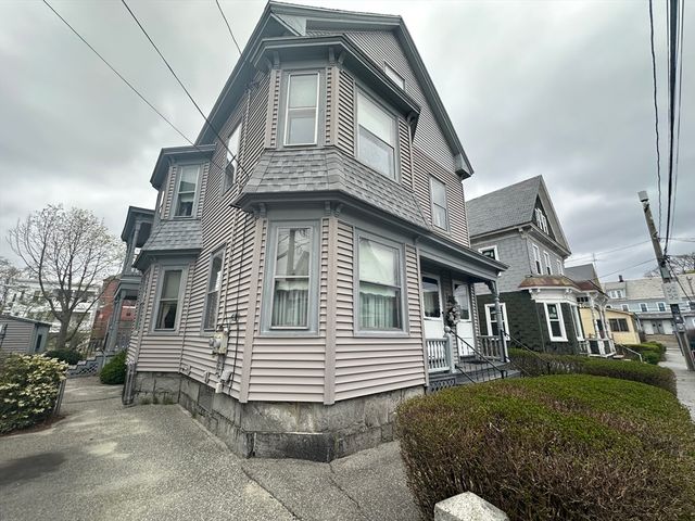 15 Crowley St, Lowell, MA 01852