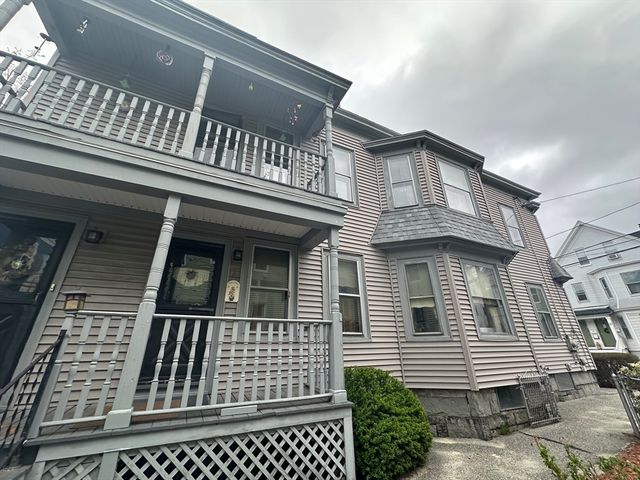 15 Crowley St, Lowell, MA 01852