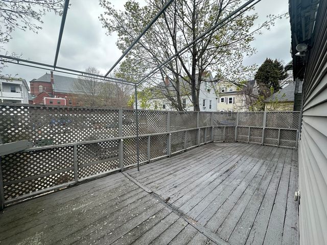 15 Crowley St, Lowell, MA 01852