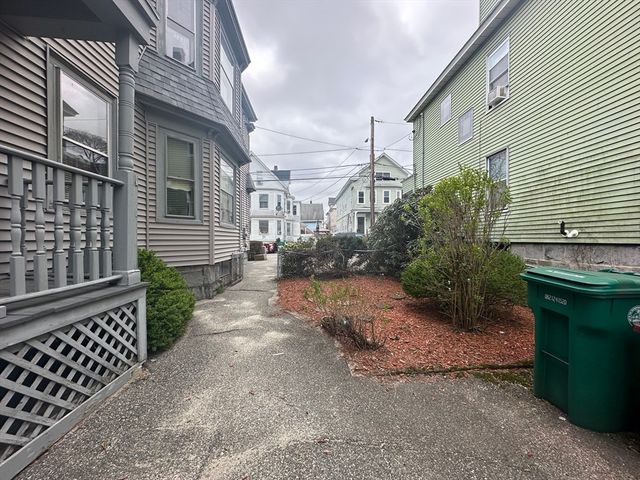 15 Crowley St, Lowell, MA 01852