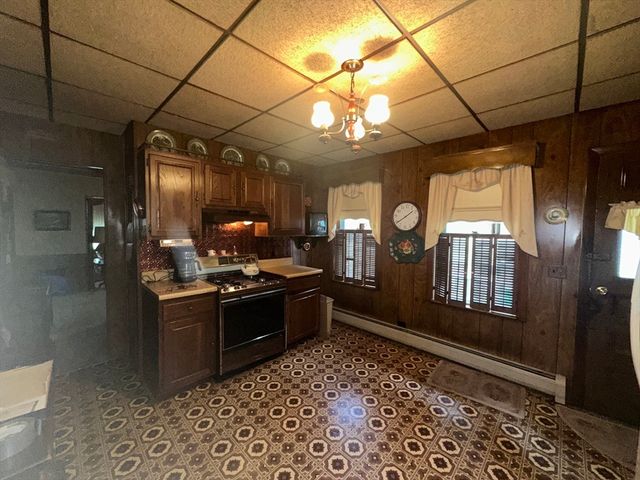 15 Crowley St, Lowell, MA 01852